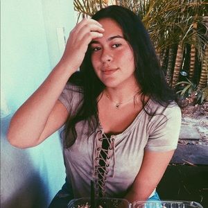 Meet your Posher, Mona